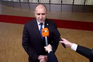 Радев разкритикува Еврокомисията, че не забелязва спекула с тока
