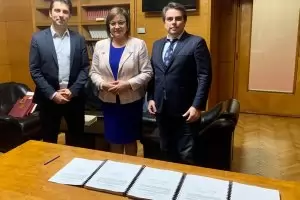 Коалицията с Кирил Петков спаси партийната корона на Нинова