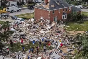 Поне 90 са жертвите на мощните торнада в САЩ