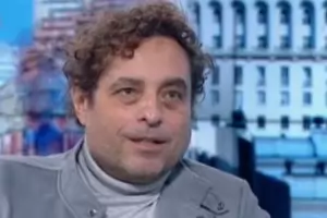 Тео Ушев нарисува очите на лекарите, които го излекуваха от COVID-19