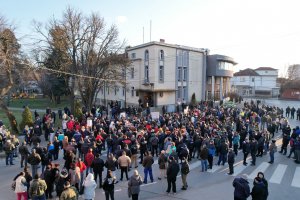 Огромното гражданско недоволство принуди общинският съвет на Павликени да гласува