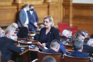 Конфликтът между депутатите заради предложението в парламента да се влиза