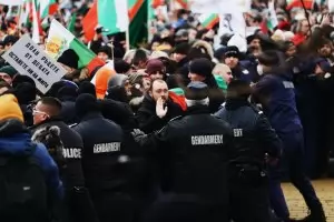 Поддръжници на „Възраждане“ опитаха да нахлуят в НС