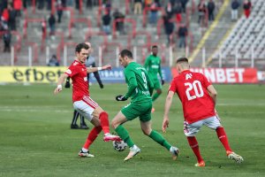 Рейтингът на българското футболно първенство бавно но упорито се срива