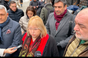 Флашмоб   организираха пред столичната Съдебната палата бившите депутати Арман Бабикян Николай