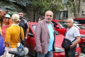 Арман Бабикян от Отровното трио е задържан незаконно за 24