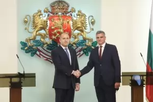 Радев предупреди управляващите: Смяната на военния министър е риск