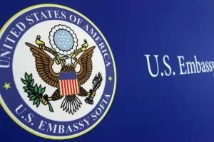 Изрисувана свастика е открита в охраняема зона на посолството на САЩ