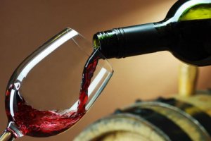 Липса на 319 241 литра бели и червени вина установиха митнически