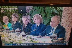 Срещата на Владимир Путин със стюардеси и жени пилотки от летателния