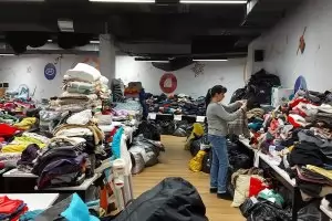 Държавата най-сетне прати дрехи на украинците - от конфискувани стоки