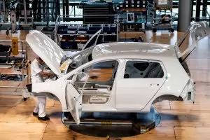 BMW и VW затварят заводите си заради липса на части от Украйна