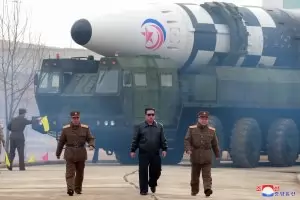 Ким Чен-ун обеща Северна Корея да развие “страховита ударна мощ“