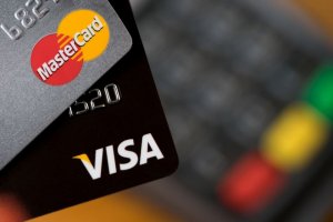 Visa и Mastercard спират до дни работа в Русия съобщи