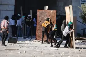 Сблъсък в джамия в Йерусалим остави 150 ранени