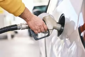 Заради скъпотията шофьорите зареждат все по-малко бензин