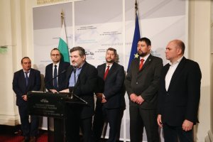 На брифинг в парламента икономическият екип на  Демократична България изложи своите