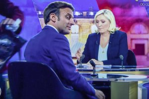 Френският президент Еманюел Макрон спечели снощи близо 3 часовия телевизионен дебат