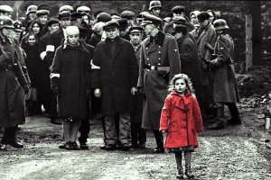 Помните ли момиченцето в червено палто  символ на невинността призива