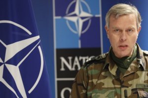 Председателят на Военния комитет на НАТО адмирал Роб Бауер пристигна
