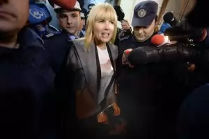 Арестуваната в България румънска ексминистърка остава в ареста