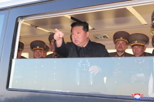 Северна Корея заплаши САЩ с мощни мерки ако не спре