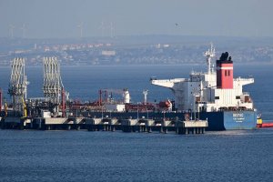 Руски танкер пълен с петрол бе задържан днес в Гърция