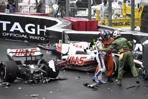 Перес триумфира в Гран при с тежка катастрофа на Шумахер-младши