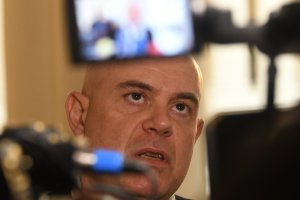 Главният прокурор Иван Гешев атакува в Конституционния съд КС член от