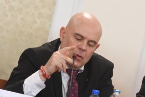 Главният прокурор Иван Гешев обяви че през последната година има диалог