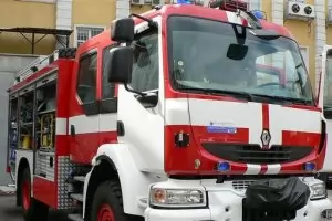 300 гости са били евакуирани при среднощен пожар в комплекс в Старосел