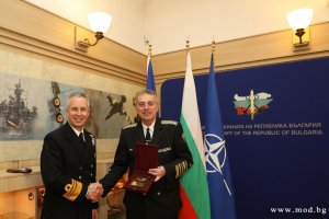 Командирът на Военноморското командване на НАТО вицеадмирал Кийт Блънт е в