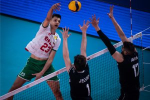 Мъжкият волейболен отбор на България спечели първата си победа в