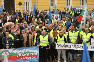 Полицаи и надзиратели в затворите в страната от двата най големи синдикати