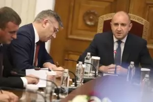 ДПС обеща преговори за кабинет без „червени и розови линии“