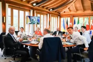 Обединената мощ на Г-7 удря Русия и Китай