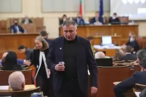 Отцепник от ИТН чака и от "Възраждане" да подкрепят кабинета