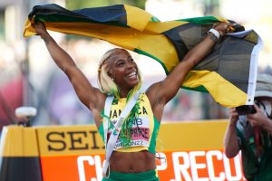 Ямайската спринтьорка Шели Ан Фрейзър Прайс спечели невероятната пета световна титла на