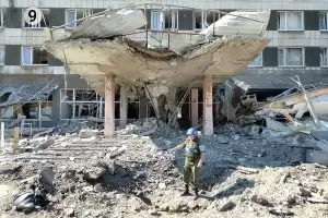 Русия не пуска никого до взривената сграда в Еленовка