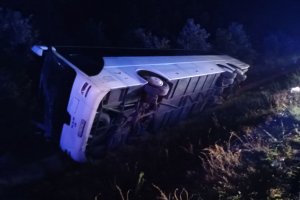 Автобус със сръбска регистрация катастрофира на АМ Тракия Той се е обърнал