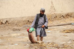 Наводнения след проливни дъждове в Афганистан са убили близо 100 души