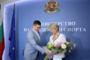 Служебният министър на младежта и спорта Весела Лечева предприе кардинални