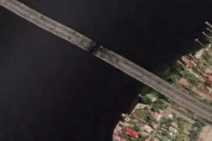 Украйна нанесе нов удар по стратегически мост край Херсон