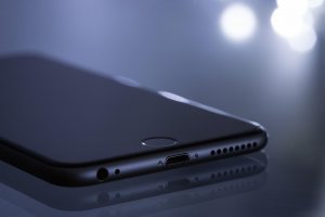 Apple предупреди потребителите за недостатък който позволява на хакери да