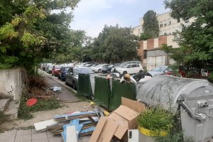 Жители на софийския квартал Младост 1 все още чакат сметосъбиращата