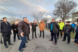 Жители на села от община Гълъбово излязоха на протест рано