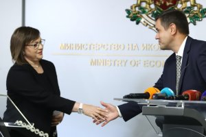 В последните дни на управлението на Корнелия Нинова като министър