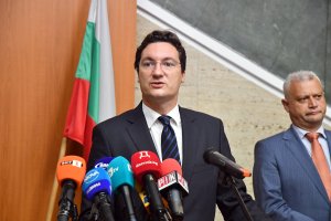 Според служебния министър на правосъдието Крум Зарков парламентът е възможно