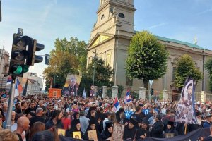 Хиляди православни сърби преминаха снощи на шествие в Белград в