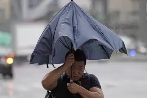 Милиони в Япония се евакуират заради тайфун